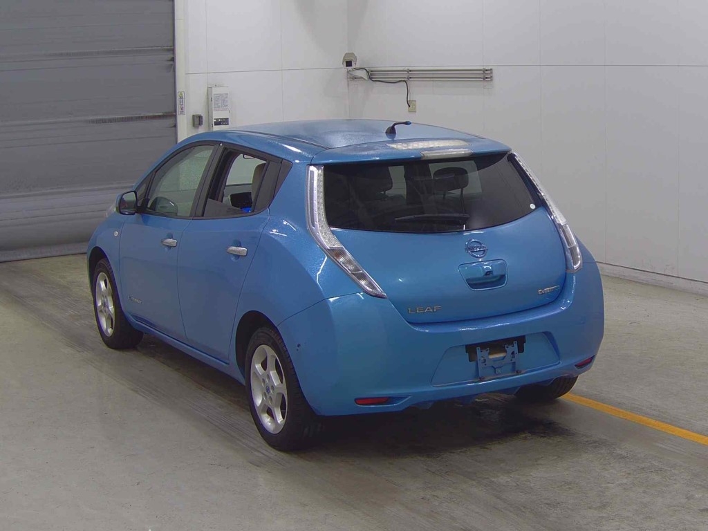 NISSAN LEAF