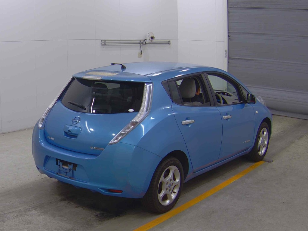 NISSAN LEAF