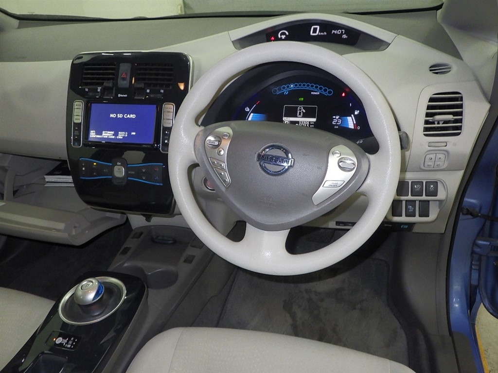 NISSAN LEAF