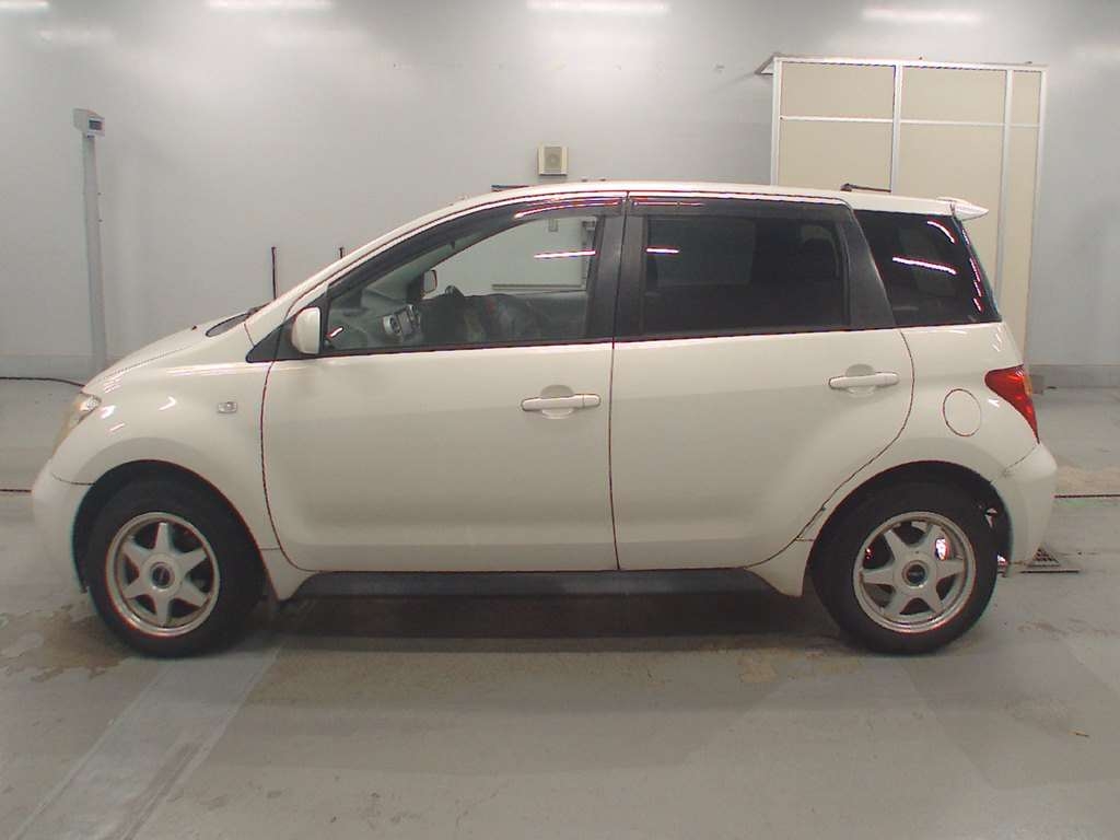 TOYOTA IST
