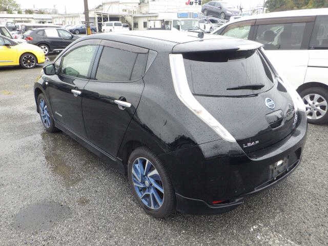 NISSAN LEAF