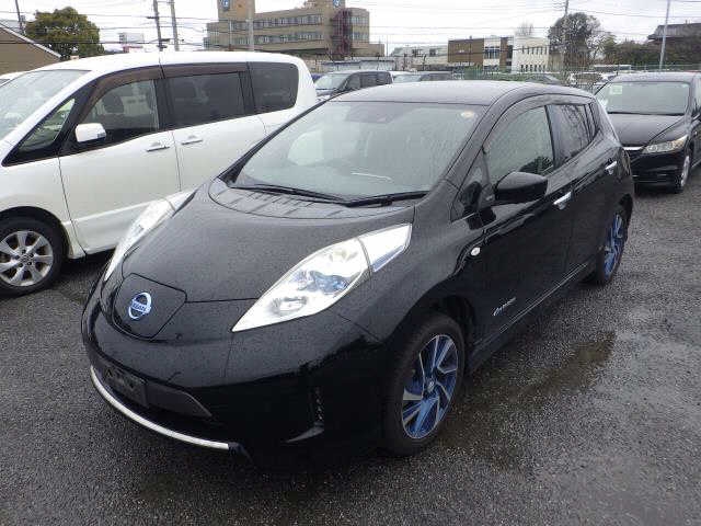 NISSAN LEAF