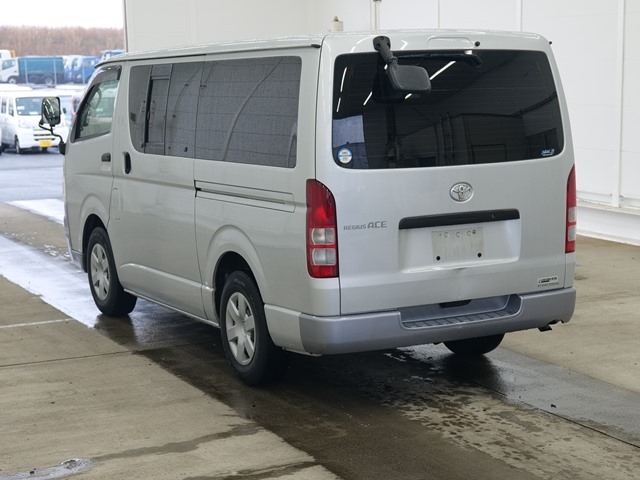 TOYOTA REGIUS ACE