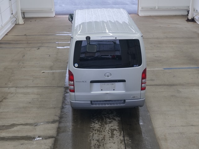 TOYOTA REGIUS ACE