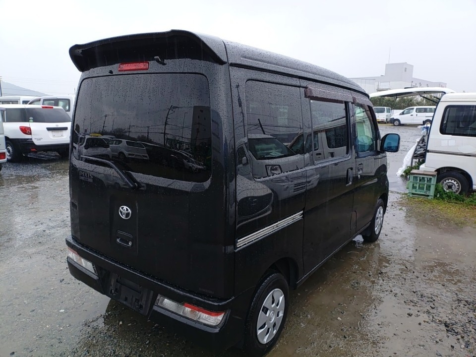 TOYOTA PIXIS VAN
