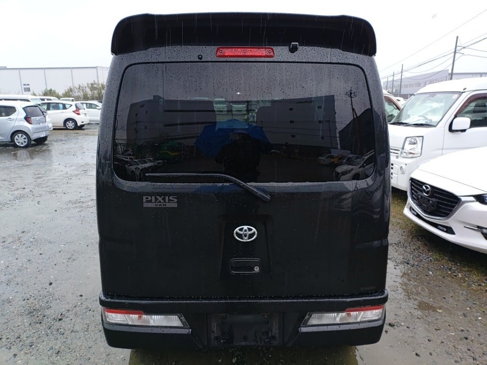 TOYOTA PIXIS VAN