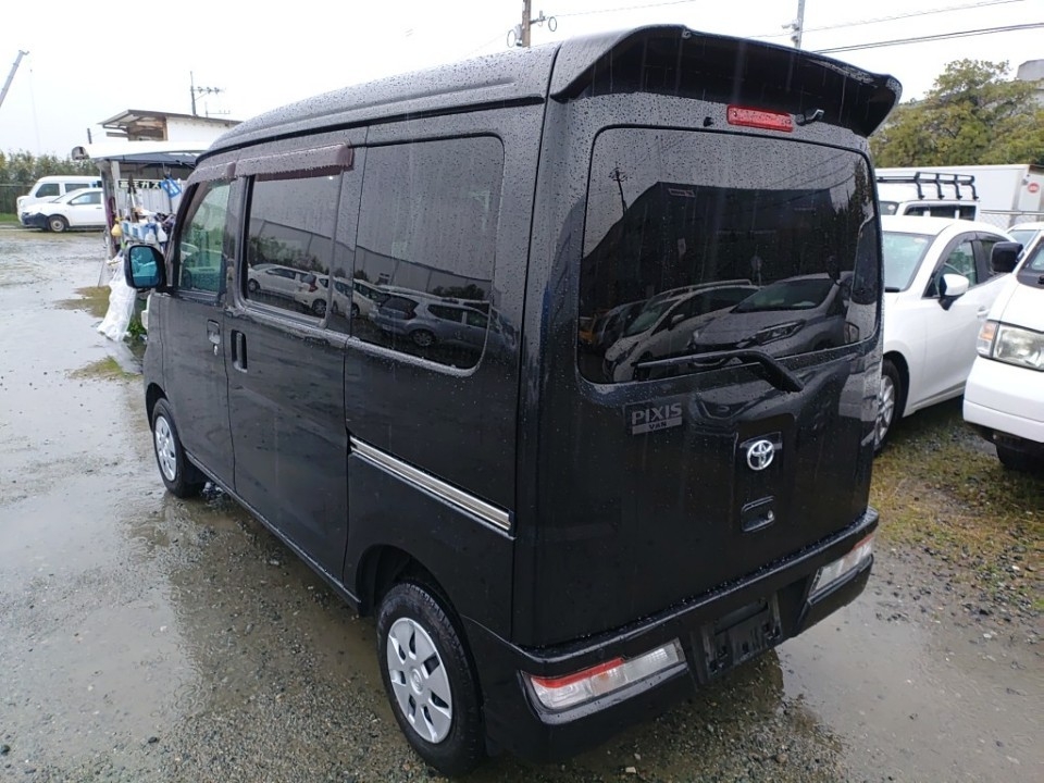TOYOTA PIXIS VAN