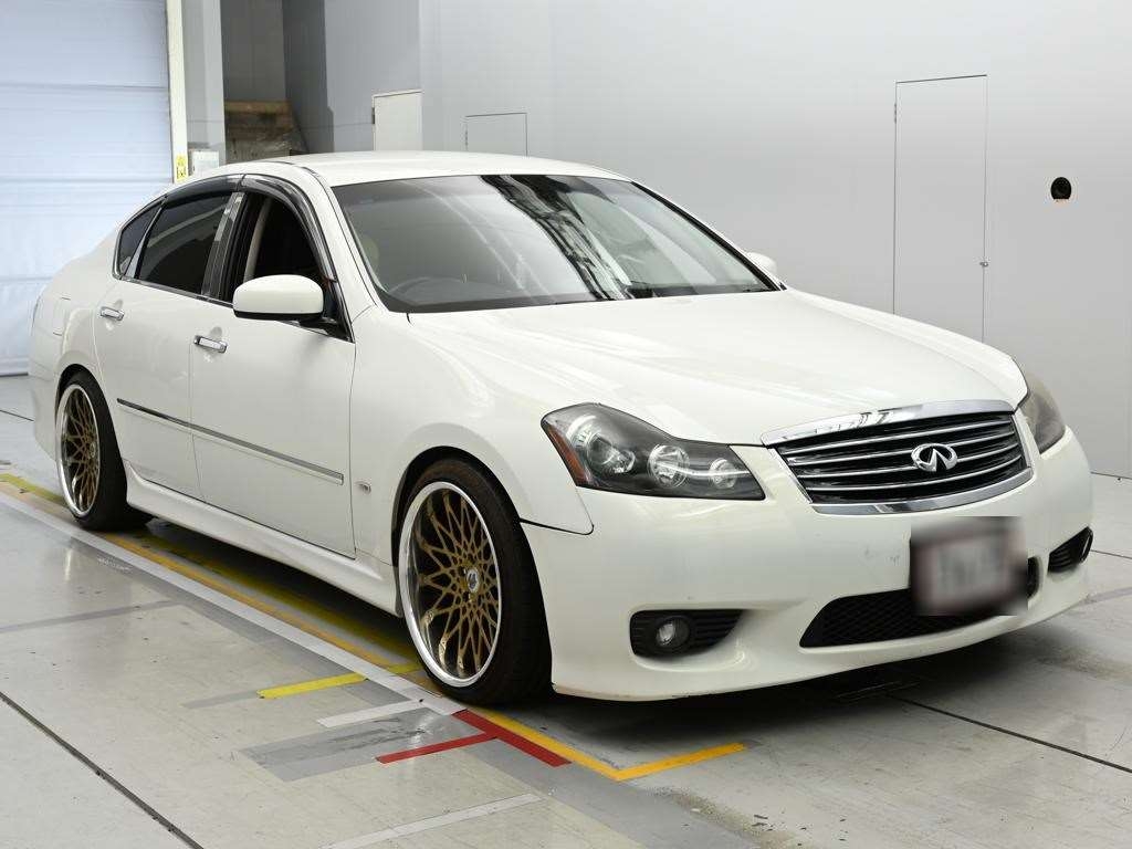 NISSAN FUGA