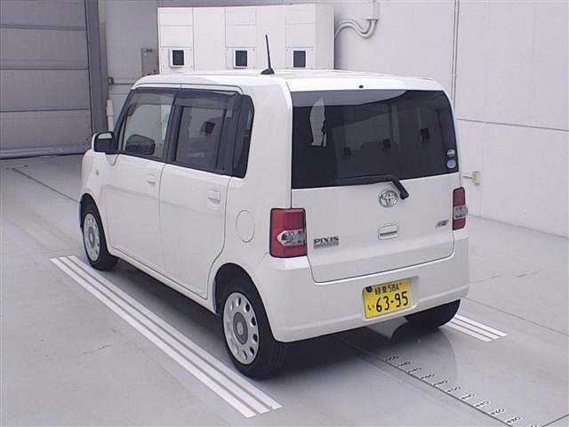 TOYOTA PIXIS SPACE