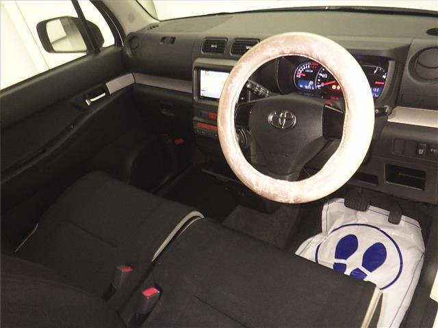 TOYOTA PIXIS SPACE