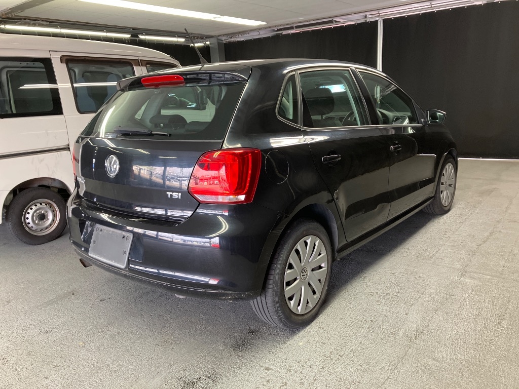 VOLKSWAGEN POLO