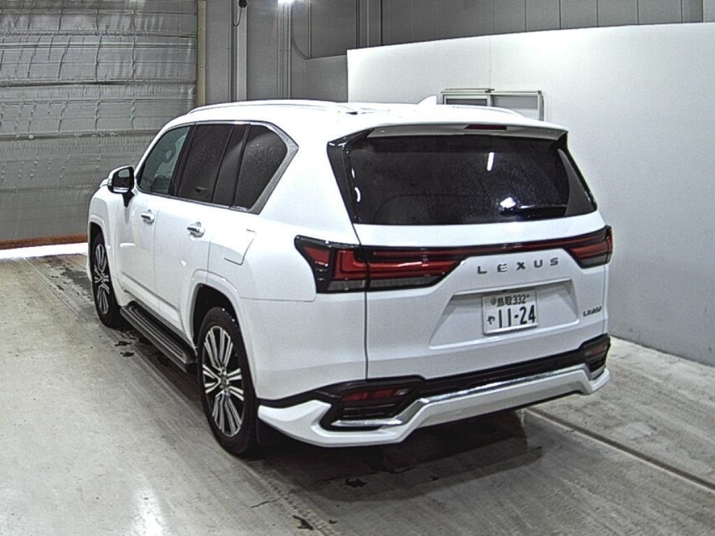 LEXUS LX600
