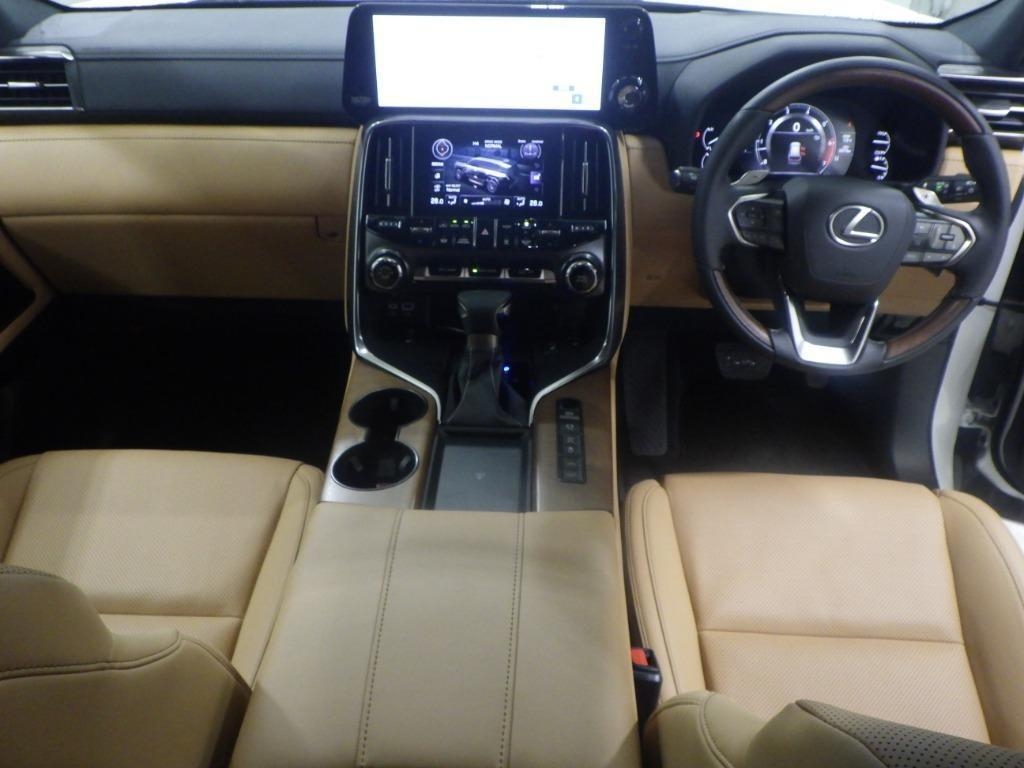 LEXUS LX600