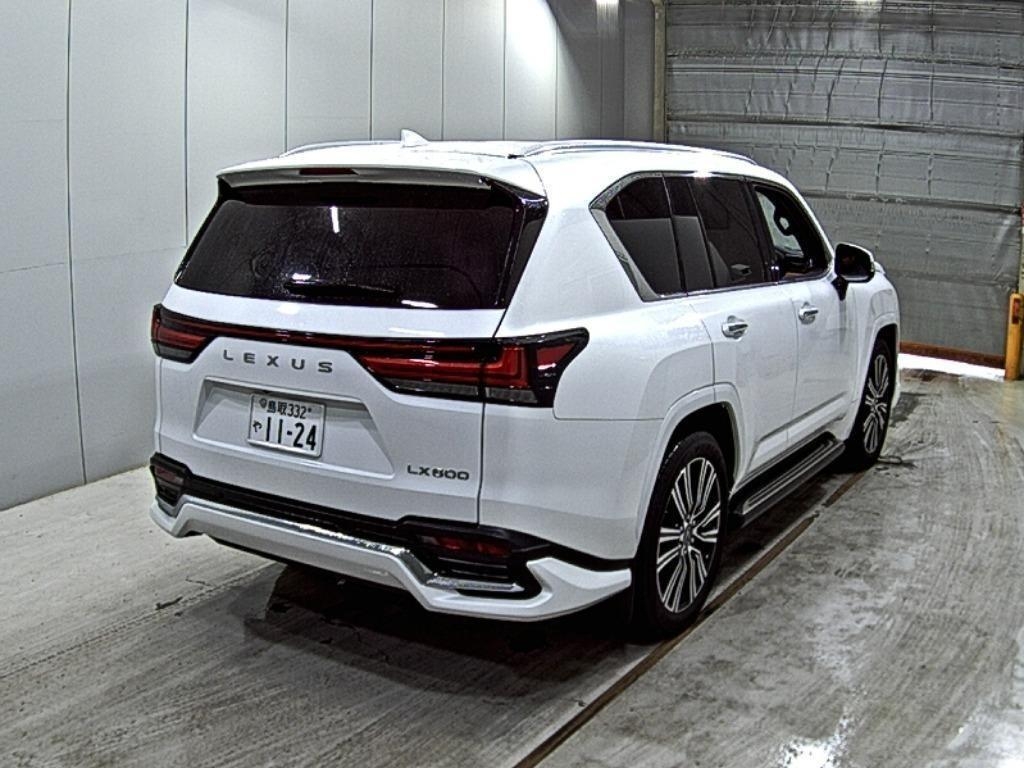 LEXUS LX600
