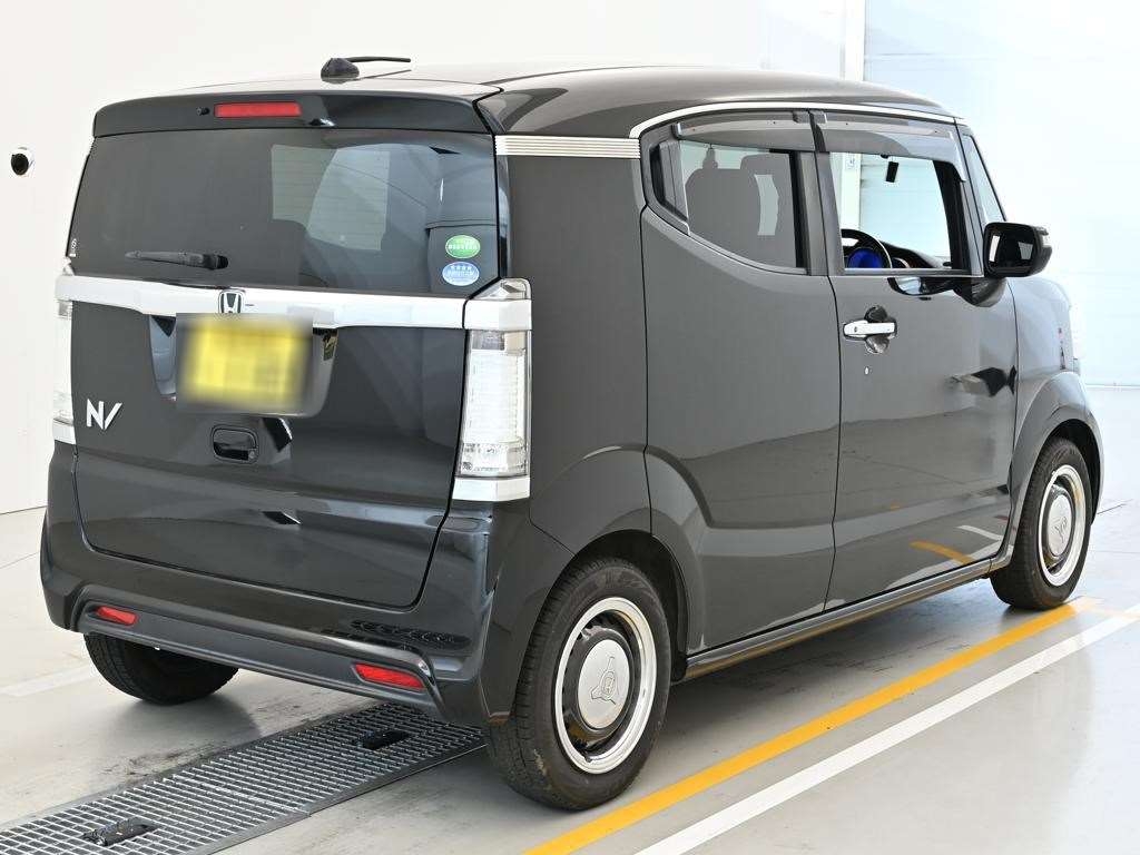 HONDA N-BOX SLASH