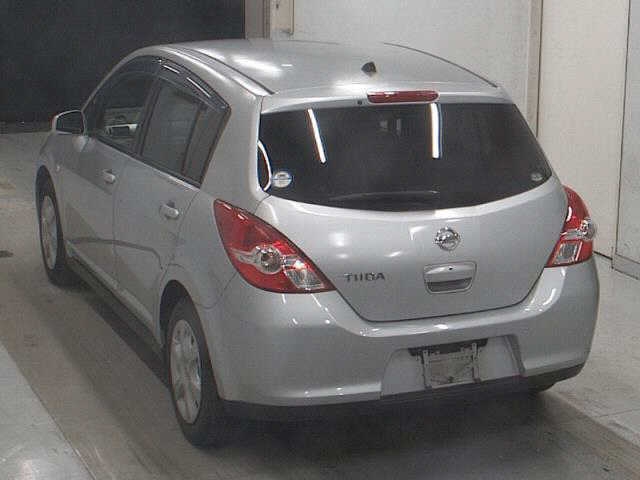 NISSAN TIIDA