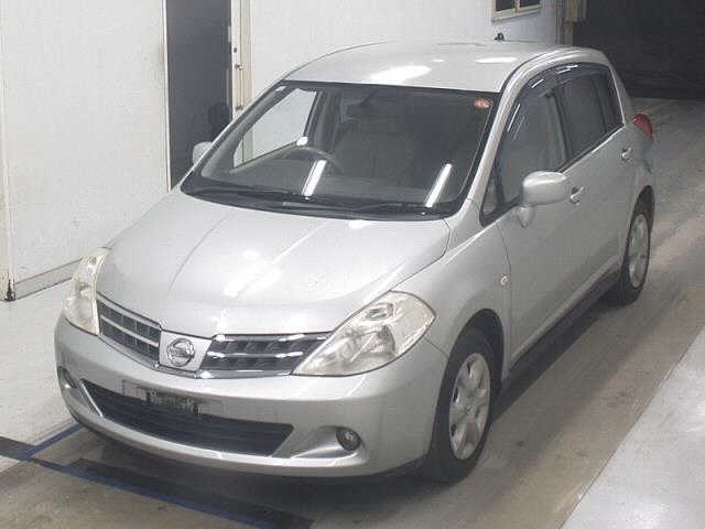 NISSAN TIIDA