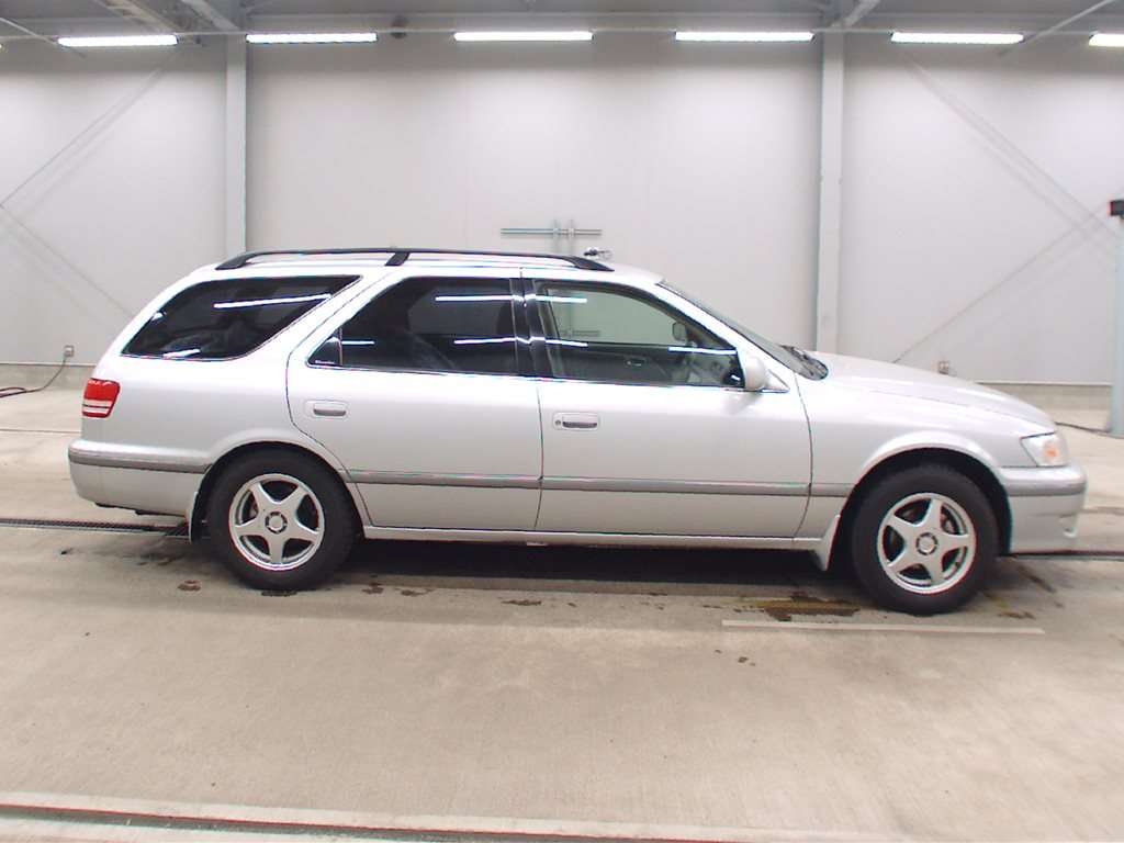 TOYOTA CAMRY GRACIA