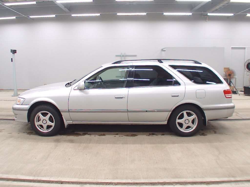 TOYOTA CAMRY GRACIA