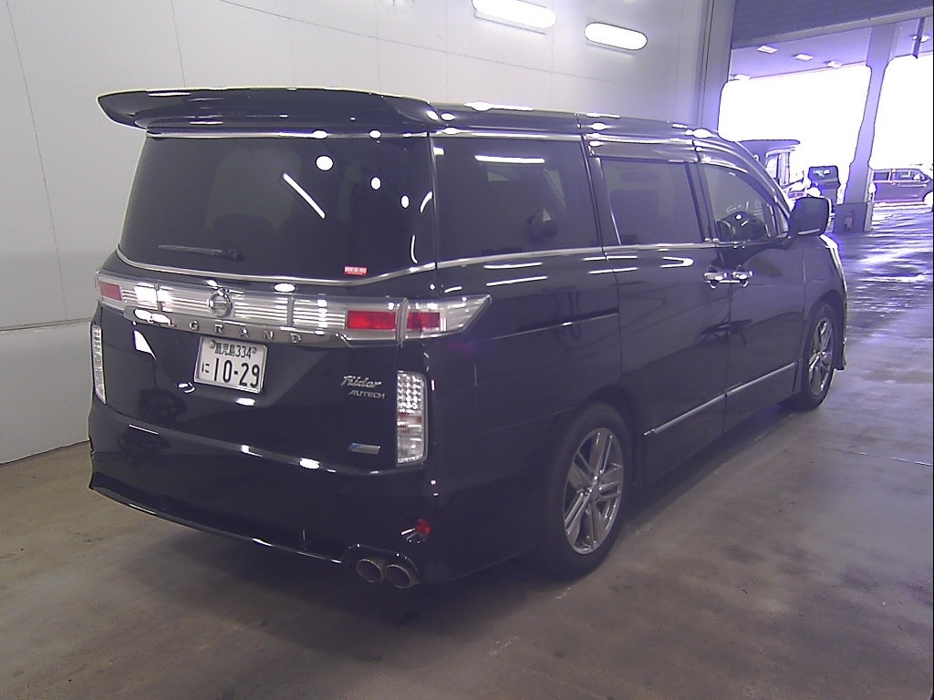 NISSAN ELGRAND