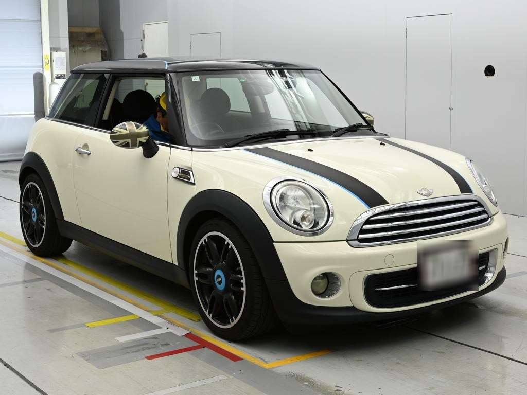 MINI HATCH
