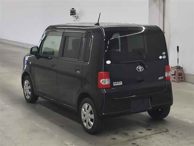TOYOTA PIXIS SPACE