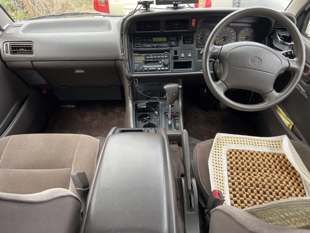 TOYOTA HIACE