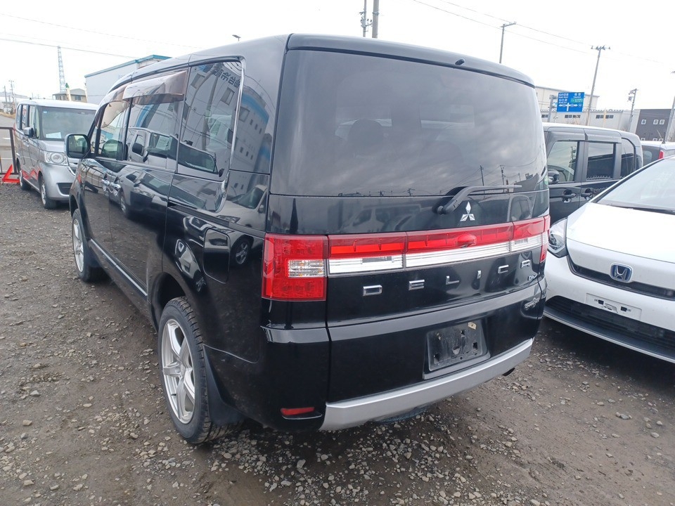 MITSUBISHI DELICA D:5