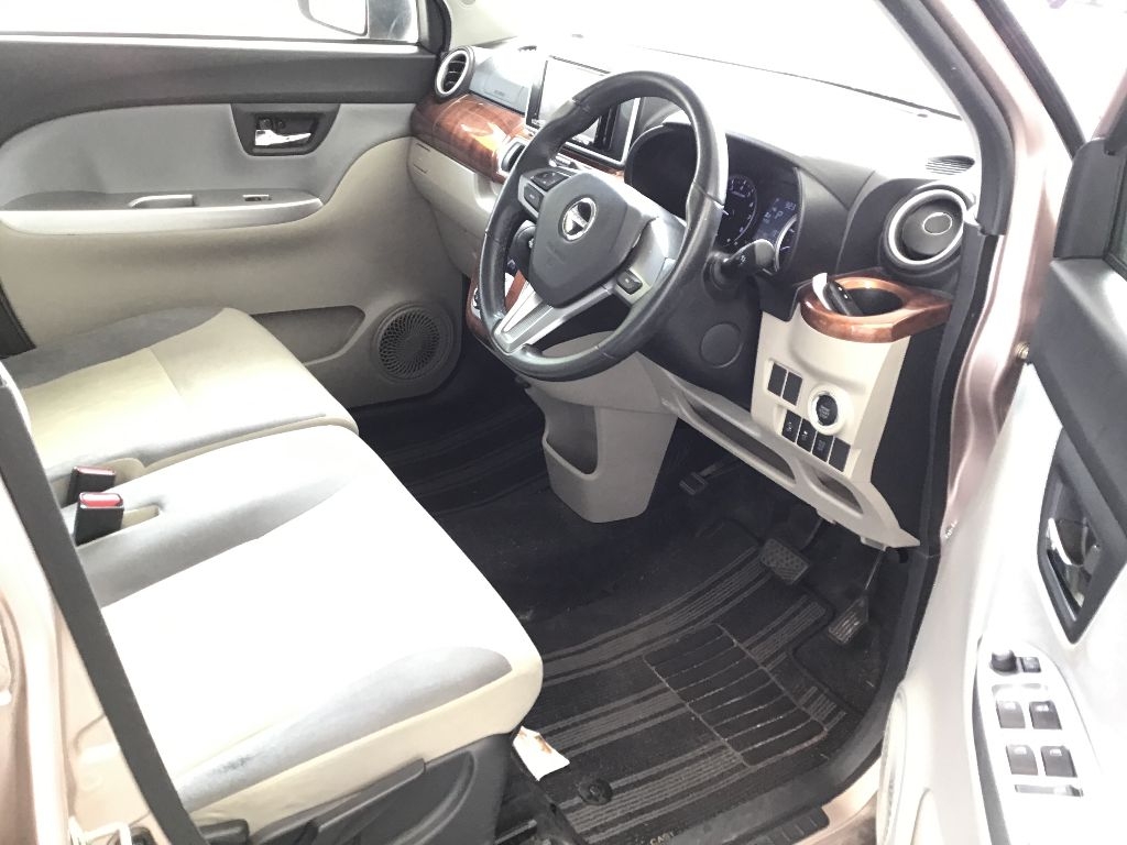 DAIHATSU CAST