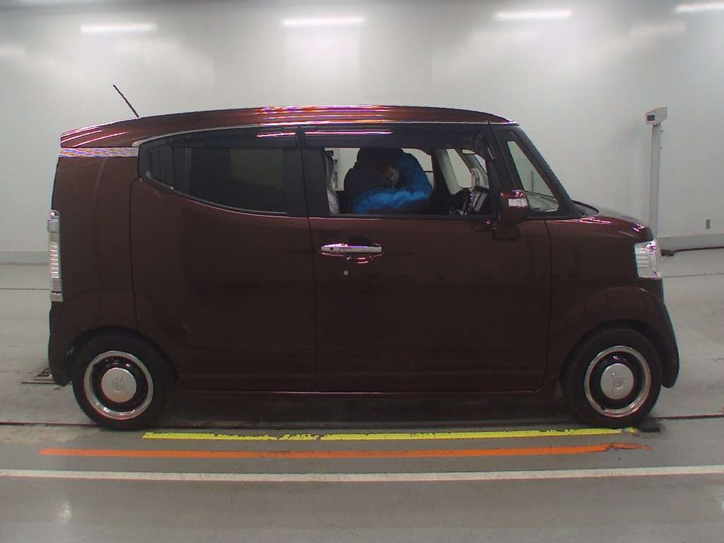 HONDA N-BOX SLASH
