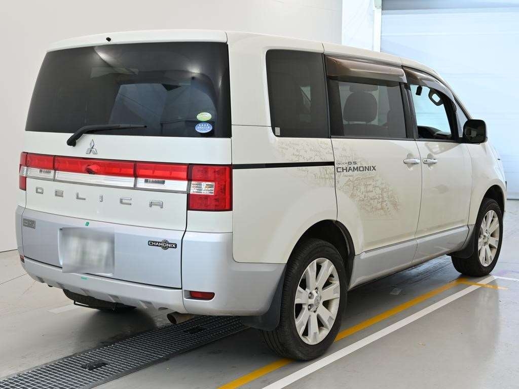 MITSUBISHI DELICA D:5