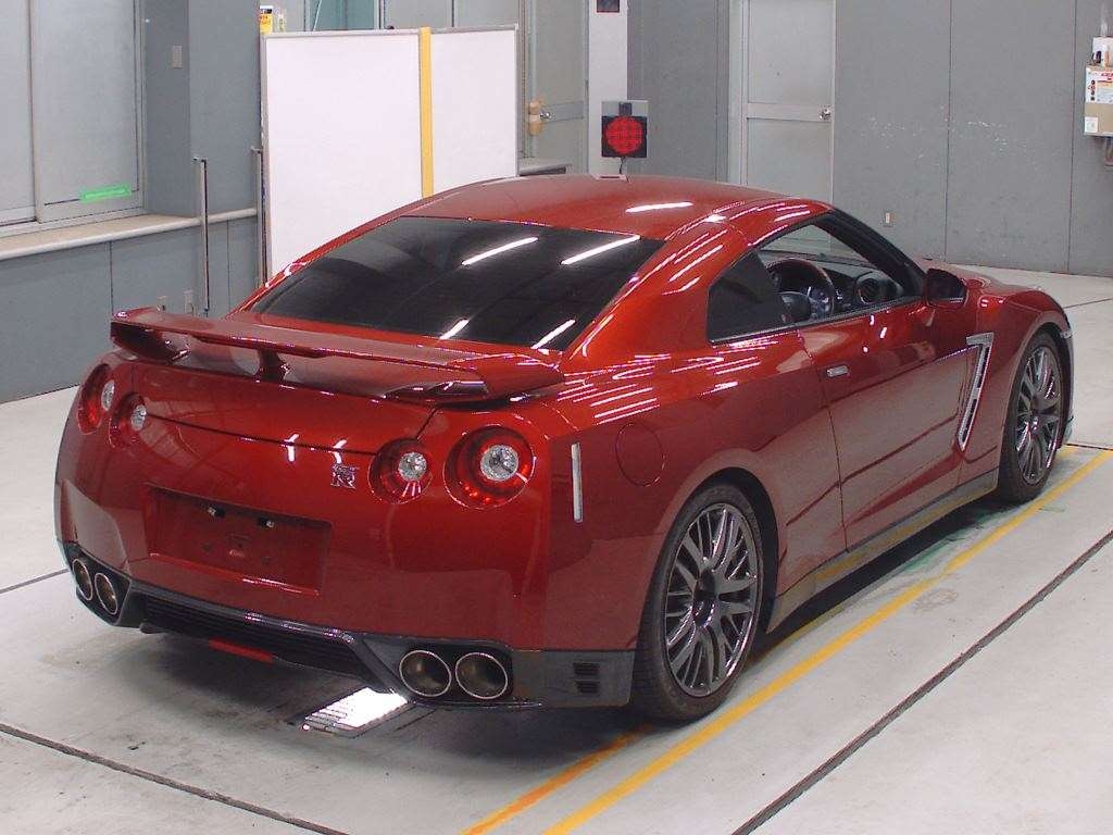 NISSAN GT-R
