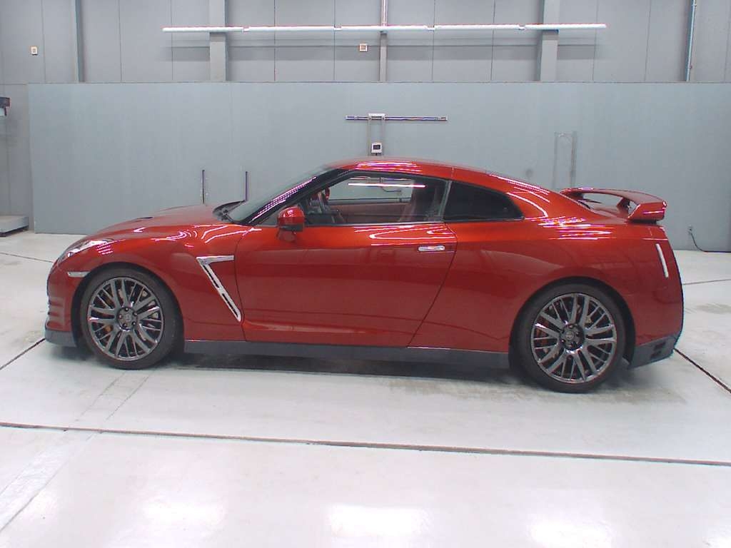 NISSAN GT-R