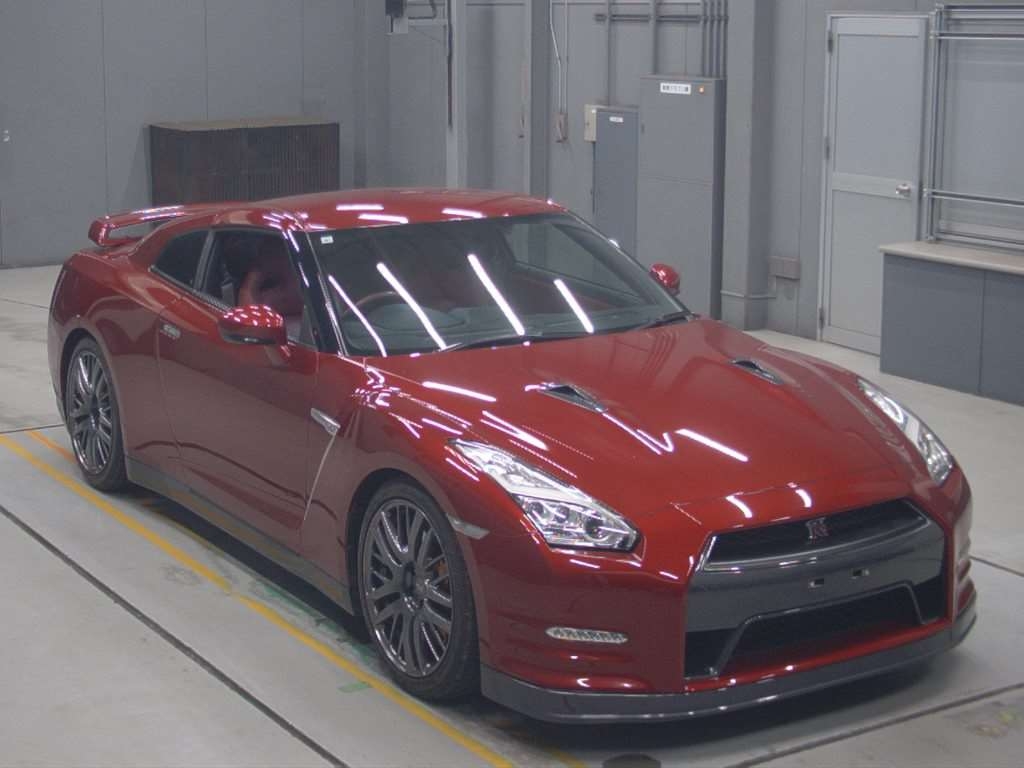 NISSAN GT-R