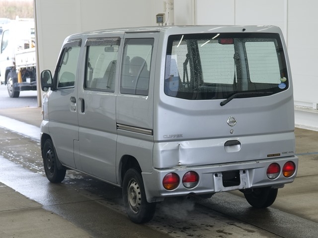 NISSAN CLIPPER