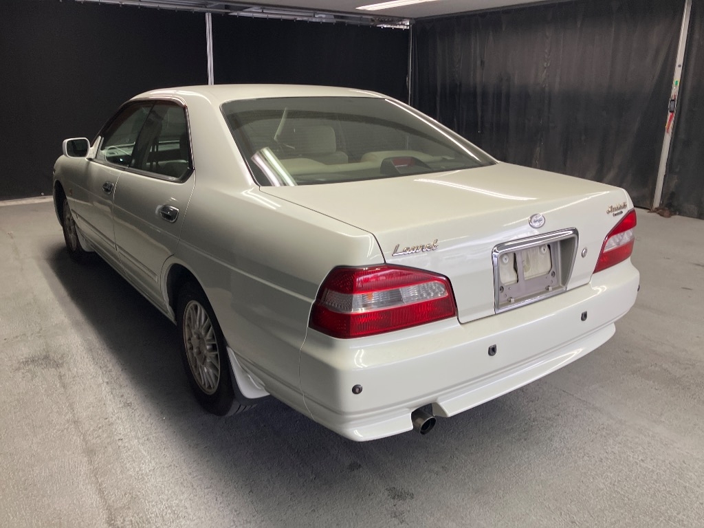 NISSAN LAUREL