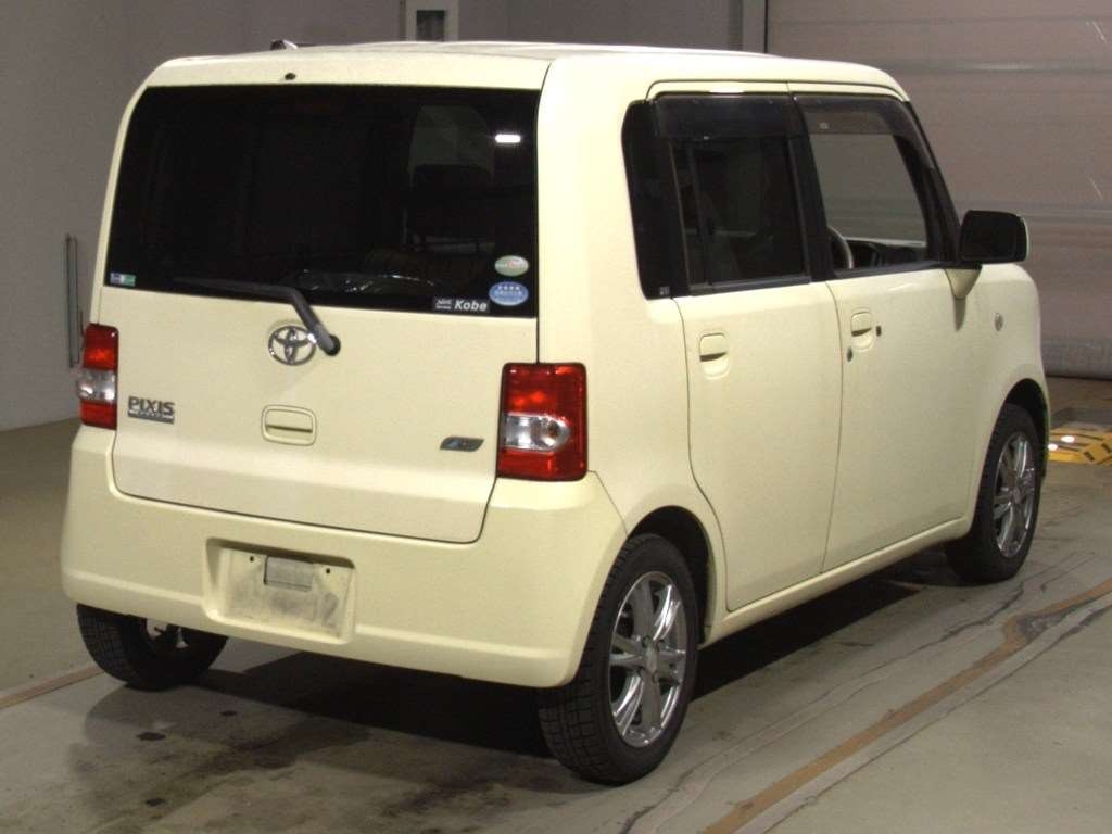 TOYOTA PIXIS SPACE