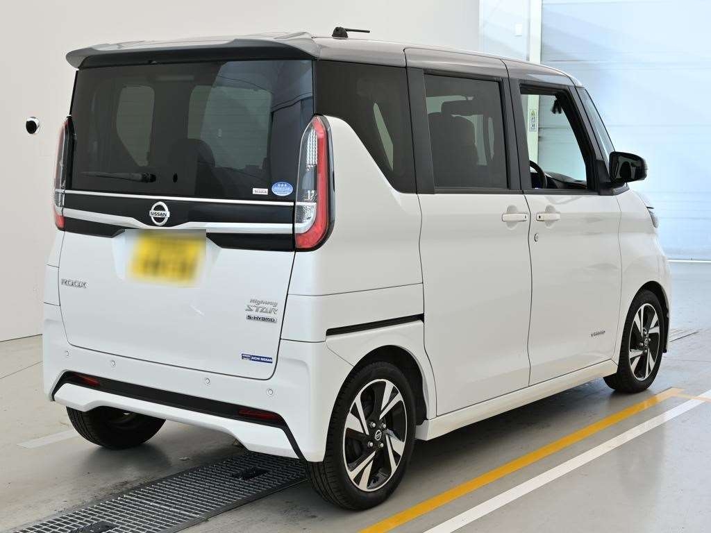 NISSAN ROOX
