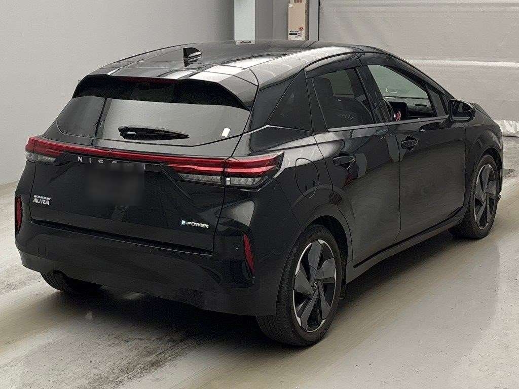 NISSAN AURA