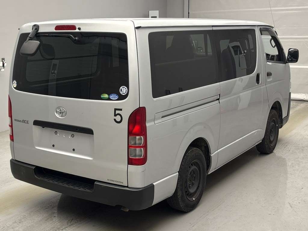 TOYOTA REGIUS ACE