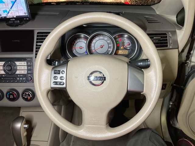 NISSAN TIIDA