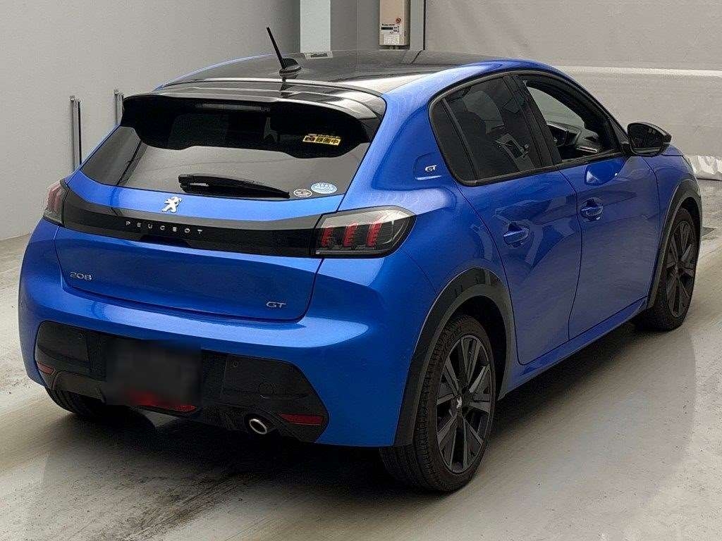 PEUGEOT 208