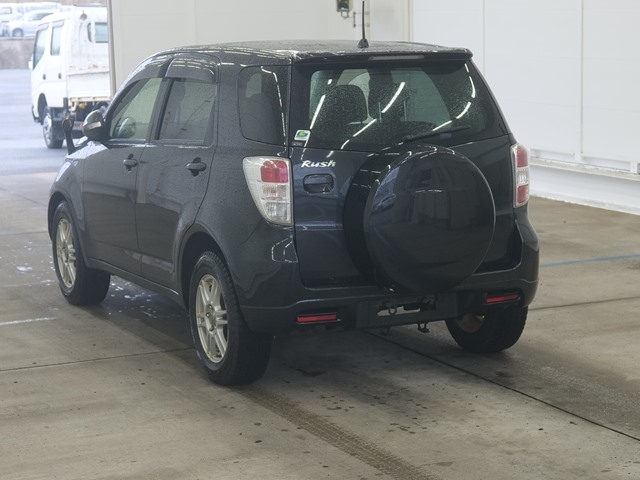 TOYOTA RUSH