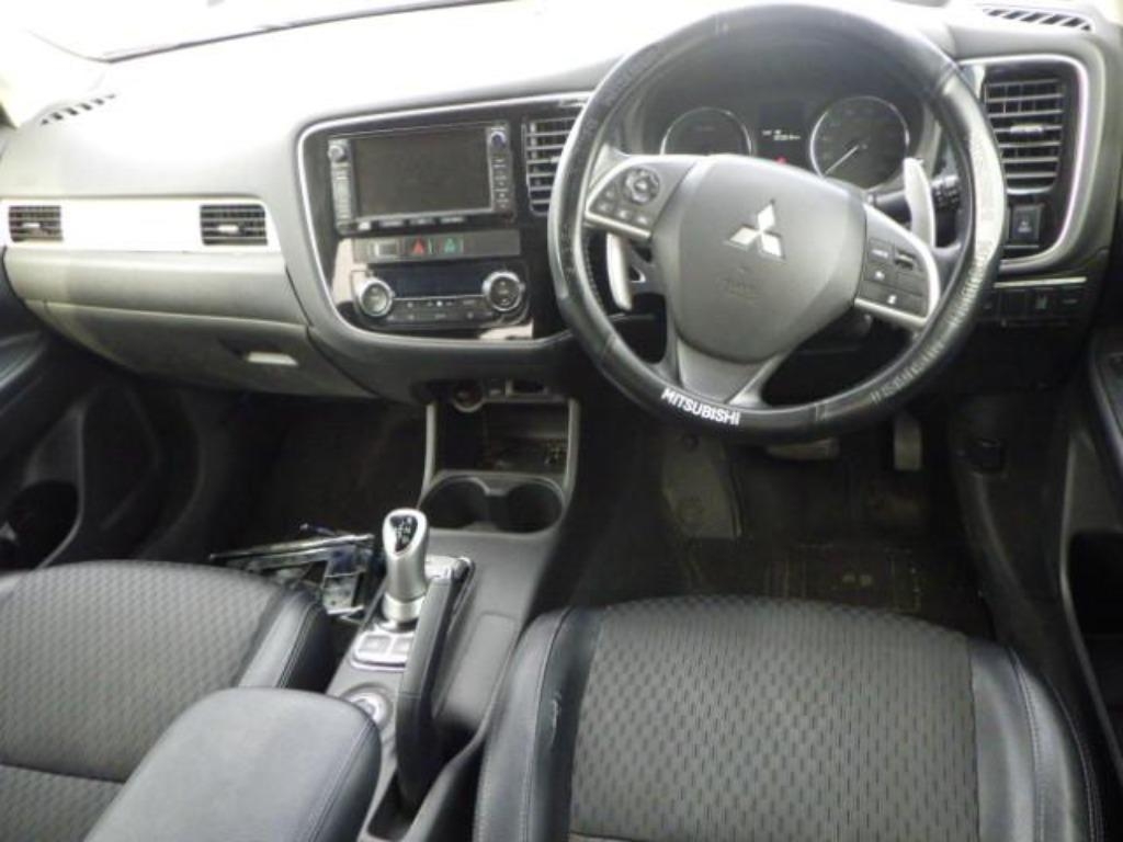MITSUBISHI OUTLANDER