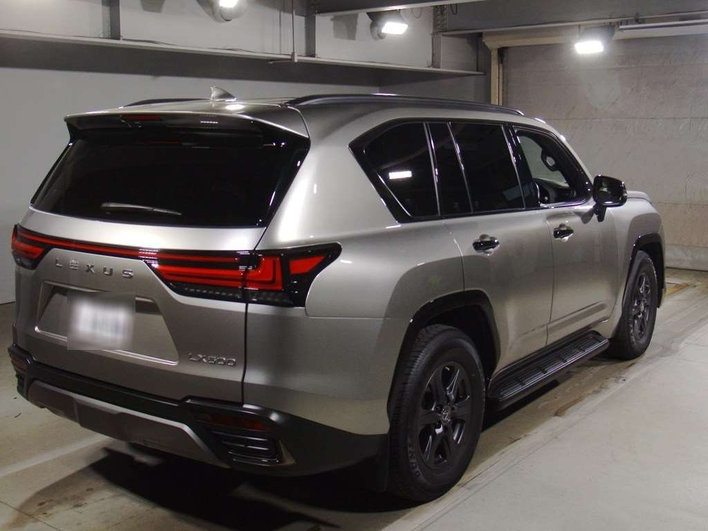 LEXUS LX600