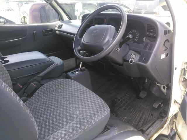 TOYOTA REGIUS ACE