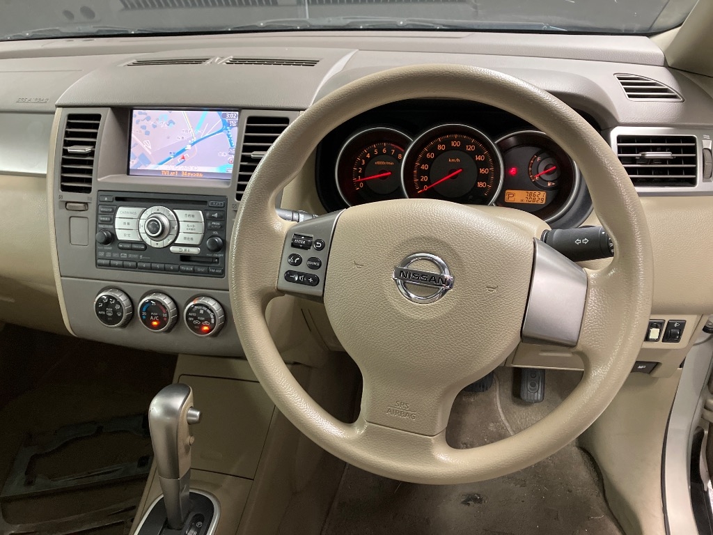 NISSAN TIIDA