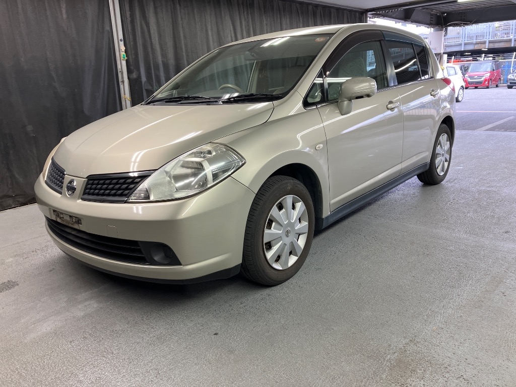 NISSAN TIIDA