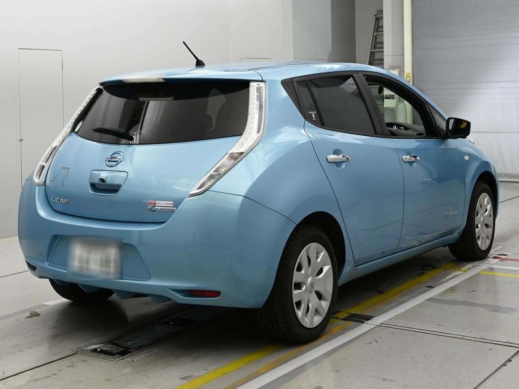 NISSAN LEAF