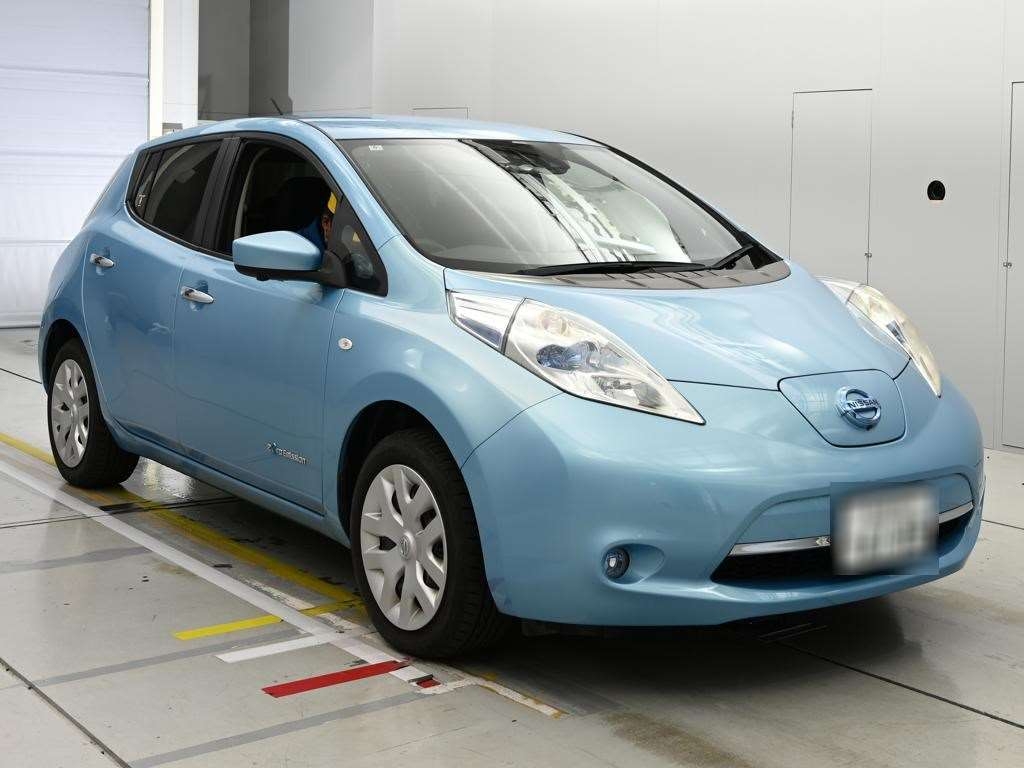 NISSAN LEAF